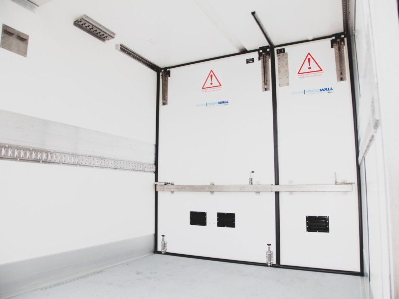 LoadLok Frigo Serie i 2D-version, monterad inuti en kyltrailer